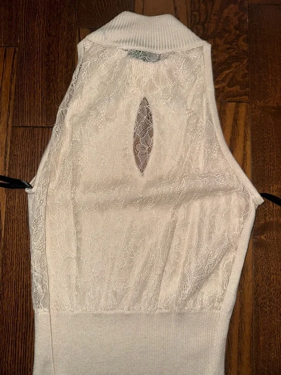 bebe Cream Sleeveless Keyhole Ribbed Tank - Picture 5 of 5